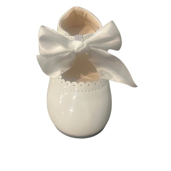 MG Baby Shoes - Girls Mary Janes - White Size 18 - for 6-12 month baby - Picture 2 of 7